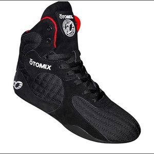Black gym shoes